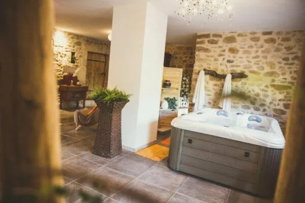 Les Cent Ciels Hotel Salavas