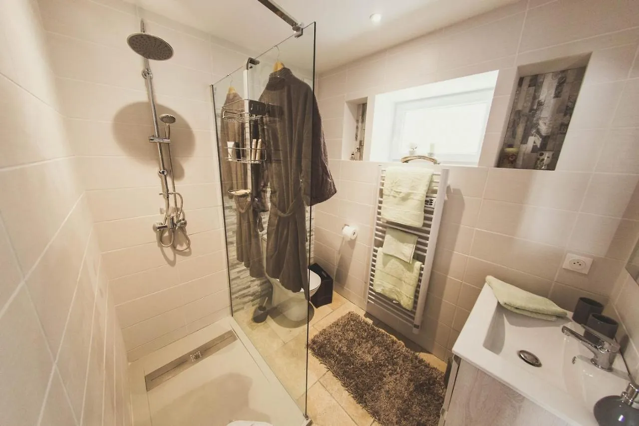 Les Cent Ciels Hotel Salavas 0*,  France