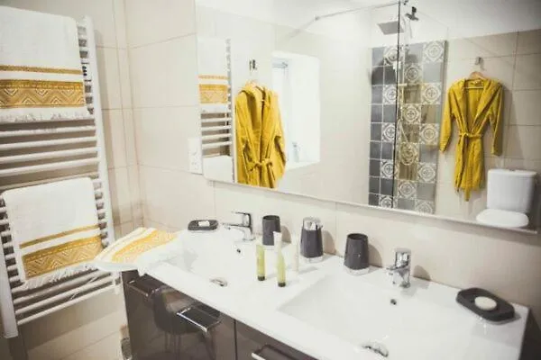 Les Cent Ciels Hotel Salavas France